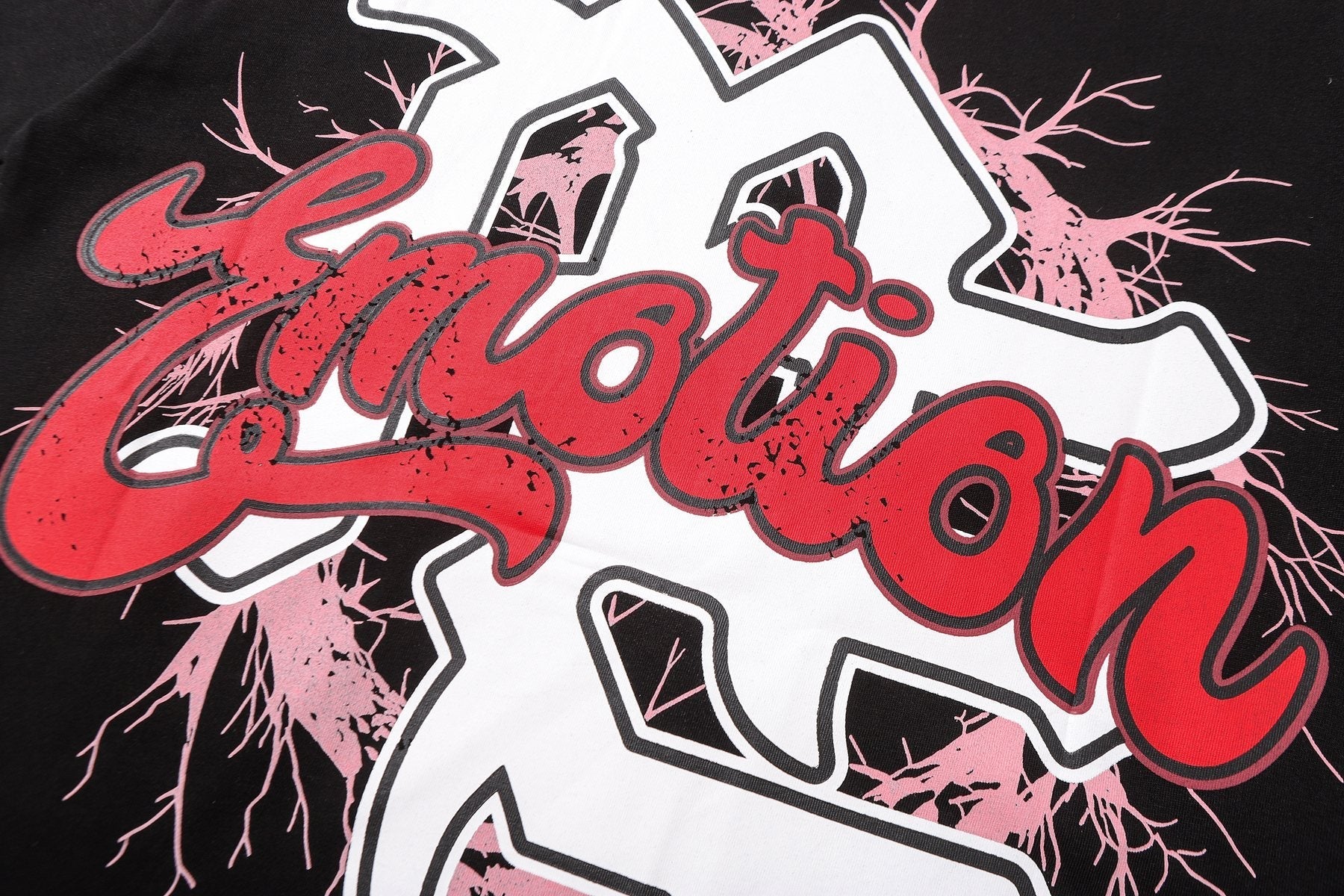 MIXED EMOTION Statue Graphic Short-Sleeve T-Shirt — detail