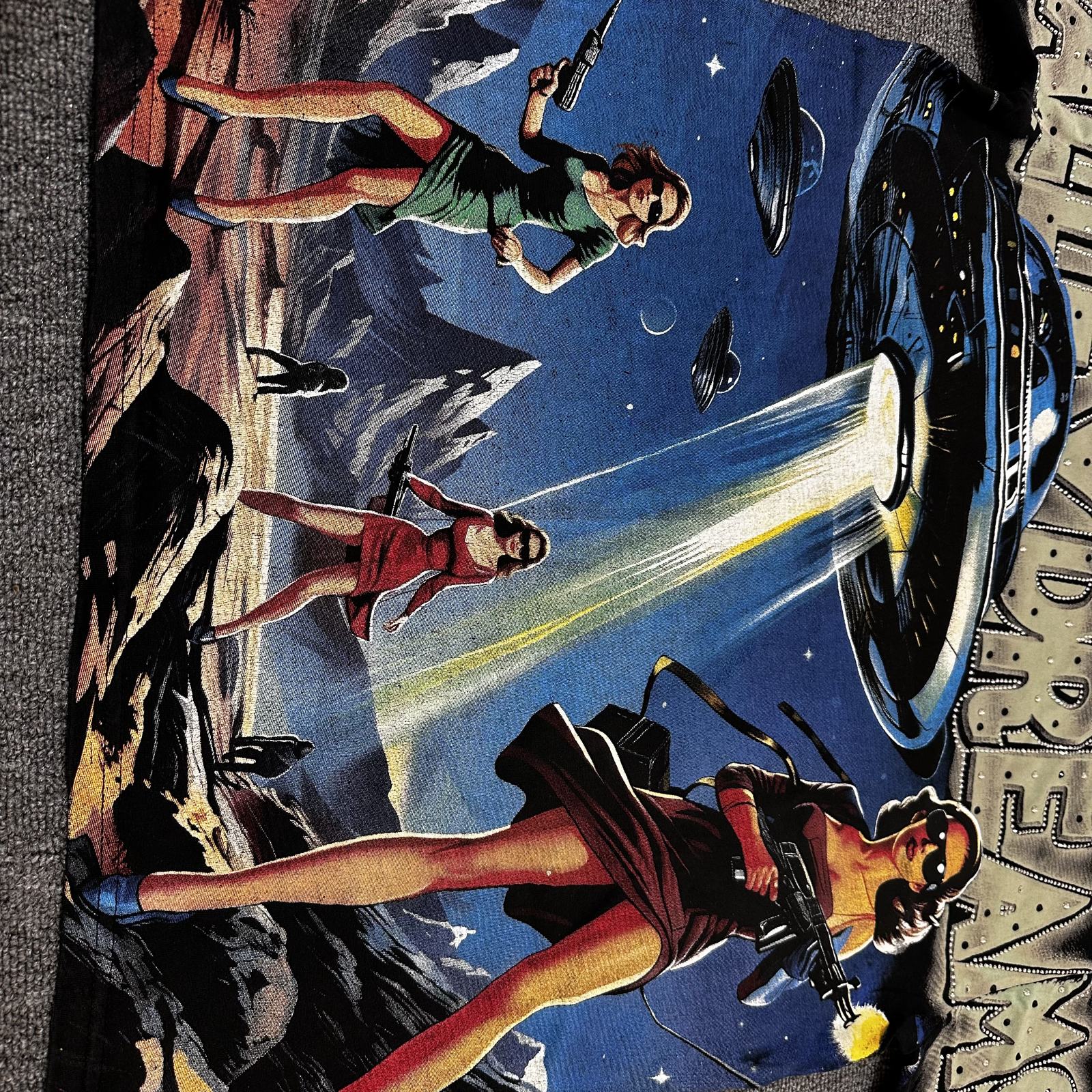 VALE USA Valley Dreams UFO Graphic T-Shirt — detail